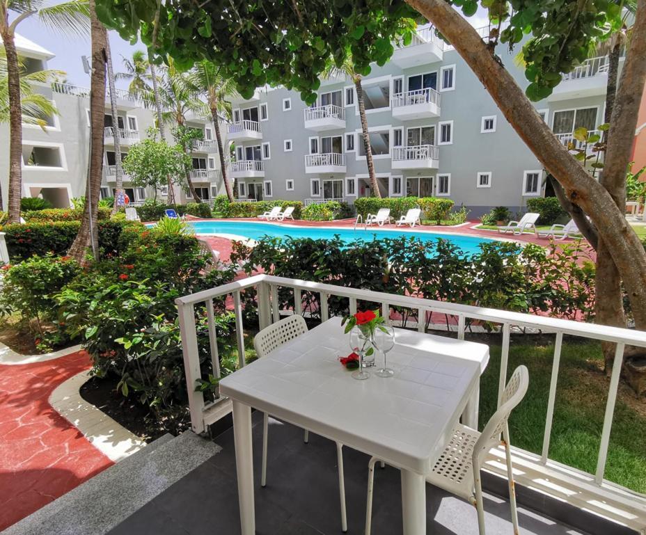 Caribbean Tropicana With Pool - Playa Los Corales Apartahotel